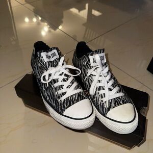 Zebra Pattern converse - Black and White